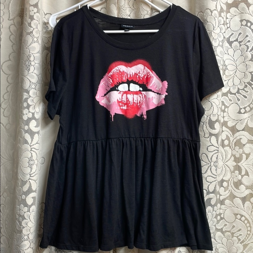 Torrid Black and Pink Graphic Short Sleeve Fun Tee - Picture 1 of 6